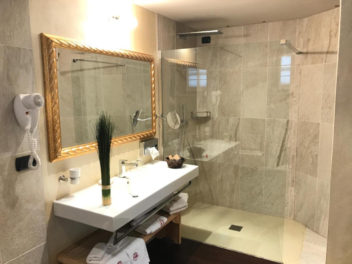 Relais Du Chateau Blanc La Thuile Exteriör bild